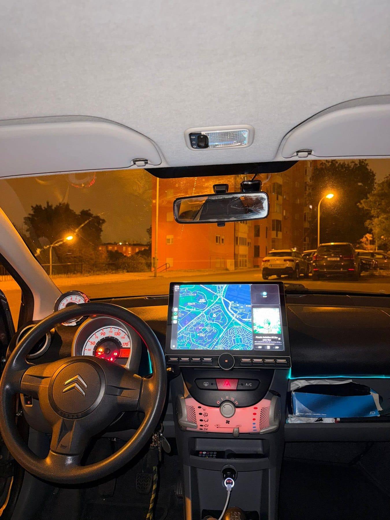Ecrã com navegação num Citroën C1