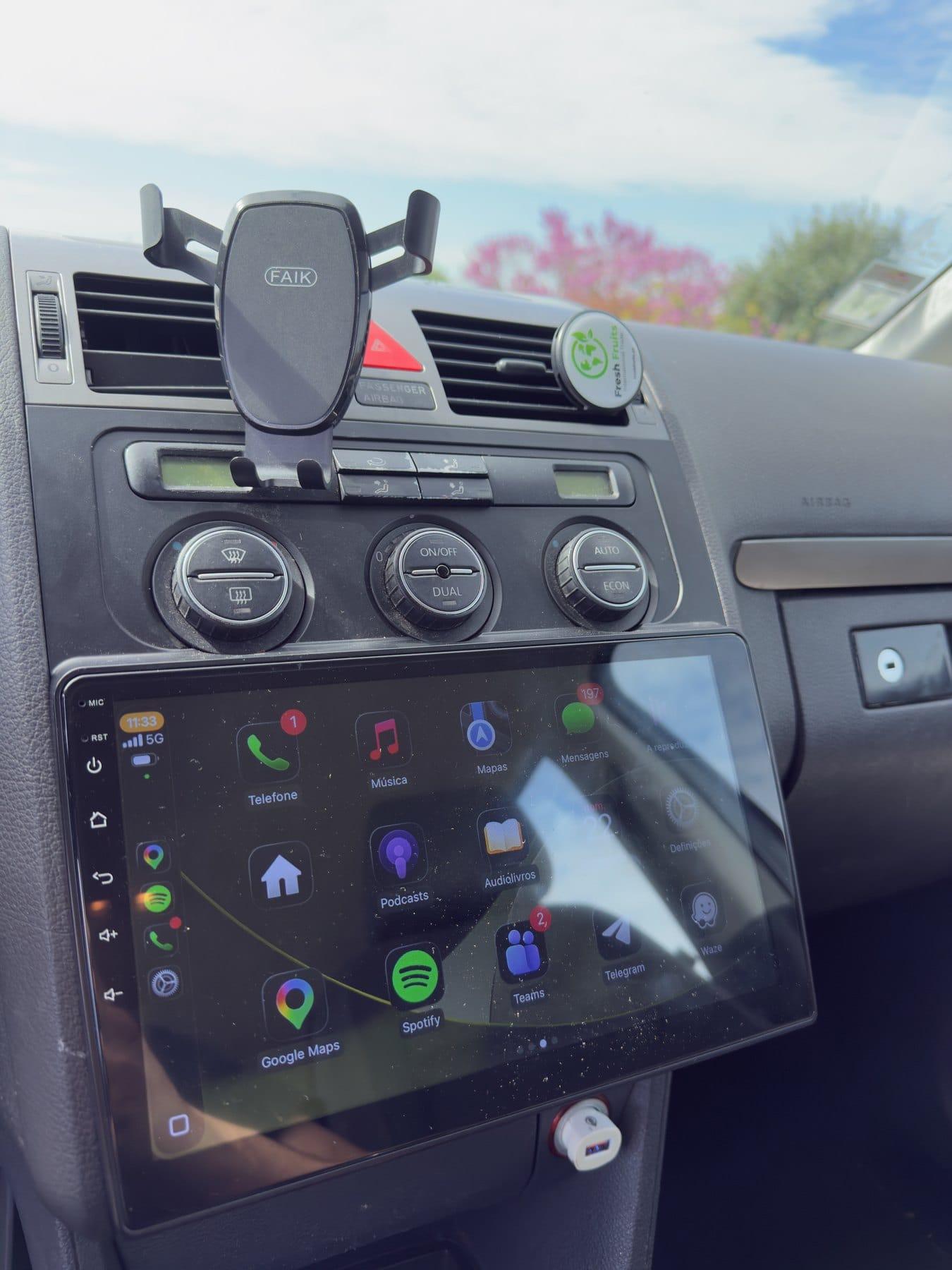 Ecrã Android instalado num Volkswagen